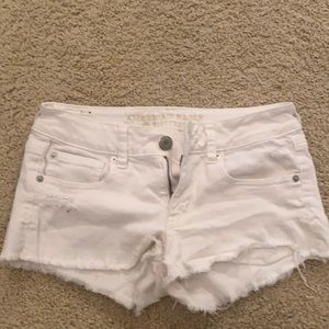 White American eagle shorts !